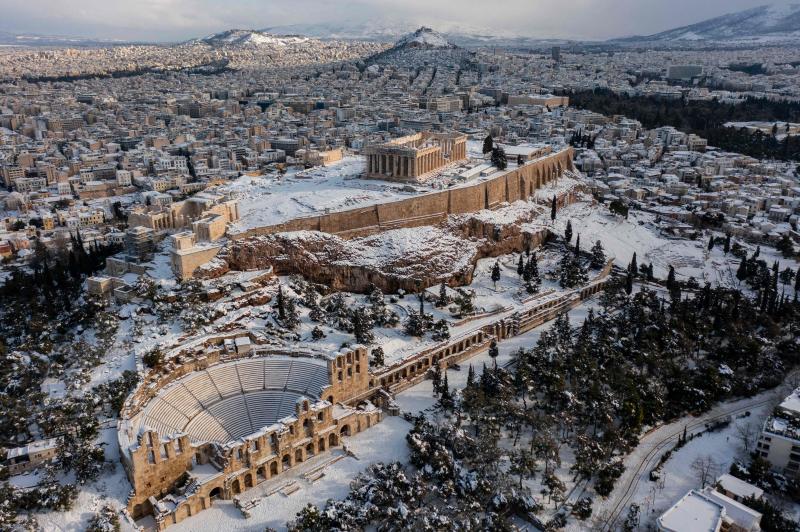 Fotos: La Acrópolis de Atenas, bajo la nieve