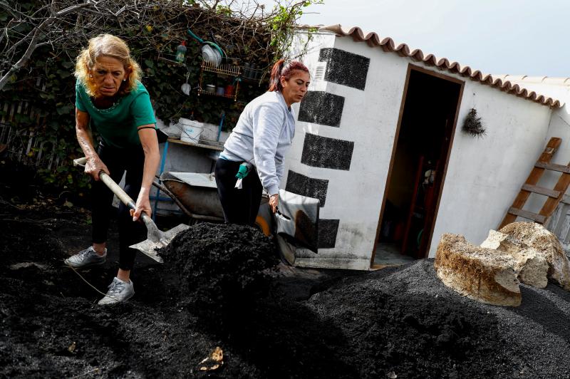 Fotos: La Palma sigue limpiando ceniza