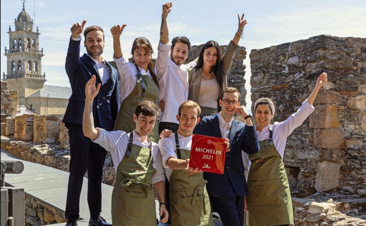 El equipo del restaurante Muna que comanda Samuel Naveira y Génesis Cardona.