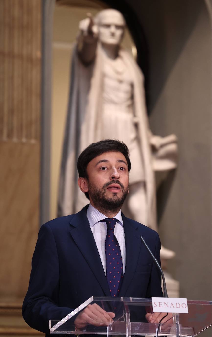 El coordinador territorial de Castilla y León en la Cámara Alta, el senador Francisco Díaz, comparece con la portavoz del Grupo Socialista en el Senado, Eva Granados.