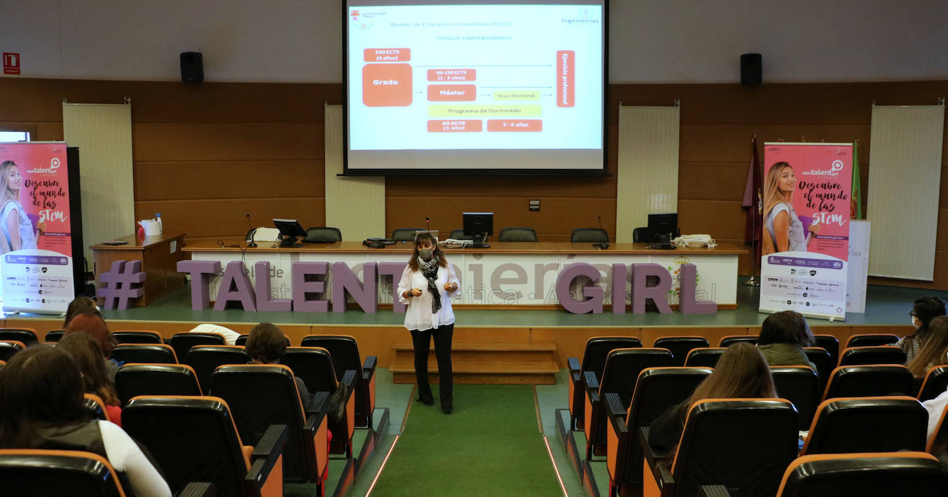 La Escuela de Ingenierías Industrial, Informática y Aeroespacial acogió el pasado viernes una reunión informativa sobre los estudios de ingeniería que imparte la ULE que fue complementada con visitas presenciales a distintos laboratorios.