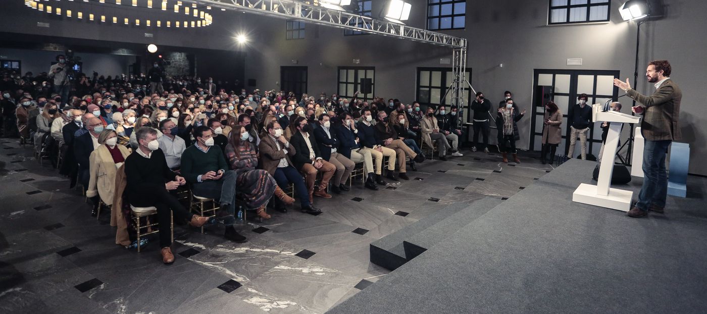 El candidato del Partido Popular a la Presidencia de la Junta de Castilla y León, Alfonso Fernández Mañueco, pidió este jueves junto al presidente nacional del partido, Pablo Casado, que «se concentre el voto en el Partido Popular» para «pararle los pies a Pedro Sánchez y evitar la plaga del 'sanchismo'», así como para obtener una «mayoría suficiente» que permita un Gobierno en solitario y que «evite reuniones de despacho que puedan quitar el Gobierno que necesita la tierra».