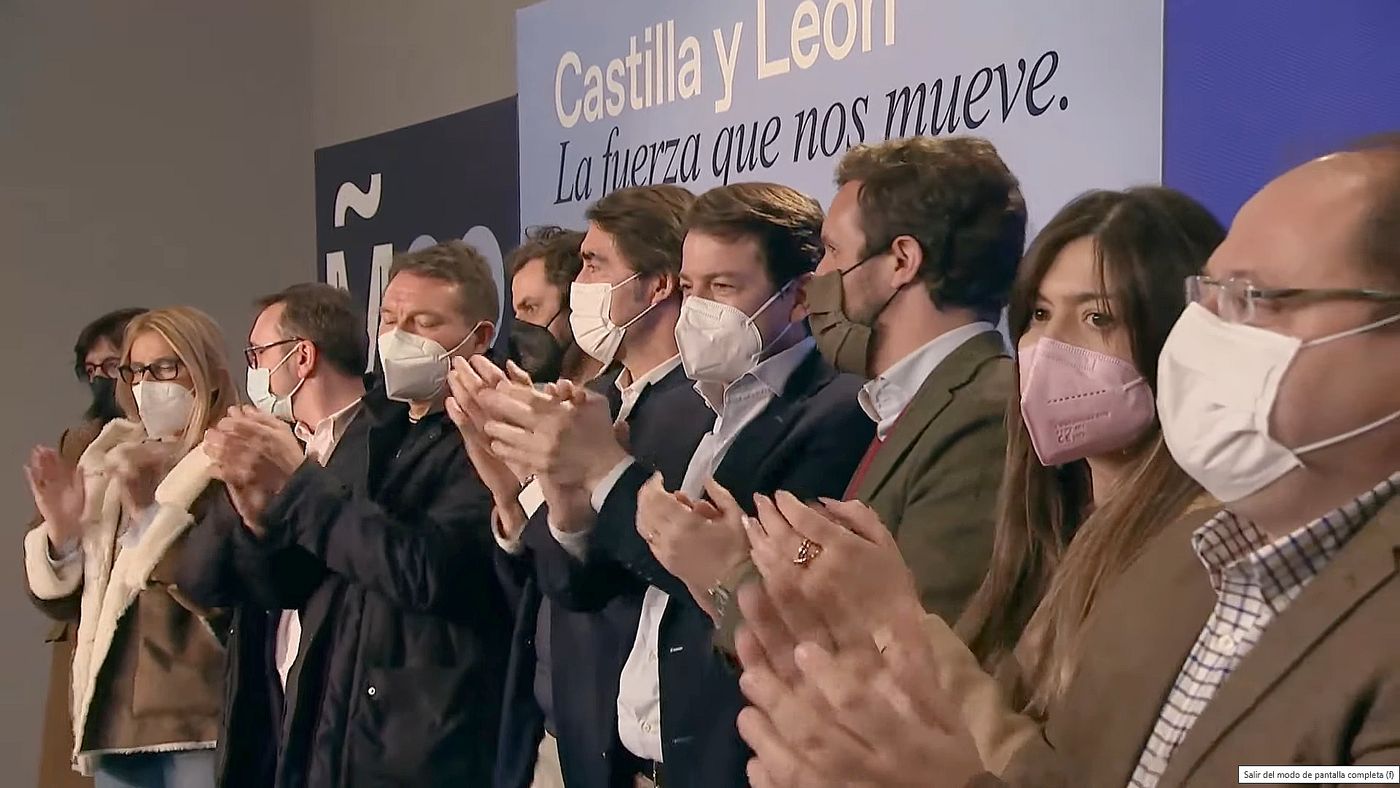 El candidato del Partido Popular a la Presidencia de la Junta de Castilla y León, Alfonso Fernández Mañueco, pidió este jueves junto al presidente nacional del partido, Pablo Casado, que «se concentre el voto en el Partido Popular» para «pararle los pies a Pedro Sánchez y evitar la plaga del 'sanchismo'», así como para obtener una «mayoría suficiente» que permita un Gobierno en solitario y que «evite reuniones de despacho que puedan quitar el Gobierno que necesita la tierra».