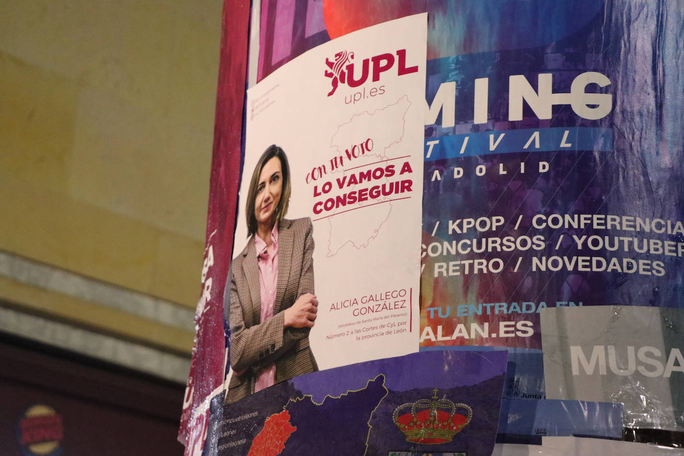 La formación leonesista arranca a medianoche la campaña electoral autonómica con al pegada de carteles.