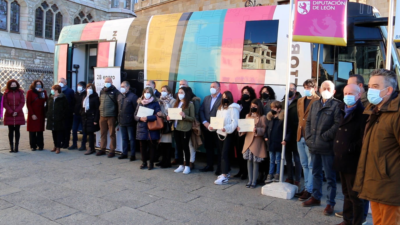 León celebra el Día del Bibliobús, un servicio «imprescindible» para «acercar la cultura a todos los rincones de la provincia» | Solo durante 2021 el servicio gestionado por el Instituto Leonés de Cultura recorrió 392 pueblos, más de 109.000 kilómetros y atendió a 30.000 vecinos alcanzando casi los 100.000 préstamos