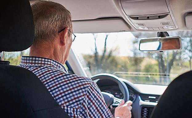 La DGT lanza una guía práctica para proteger a los mayores
