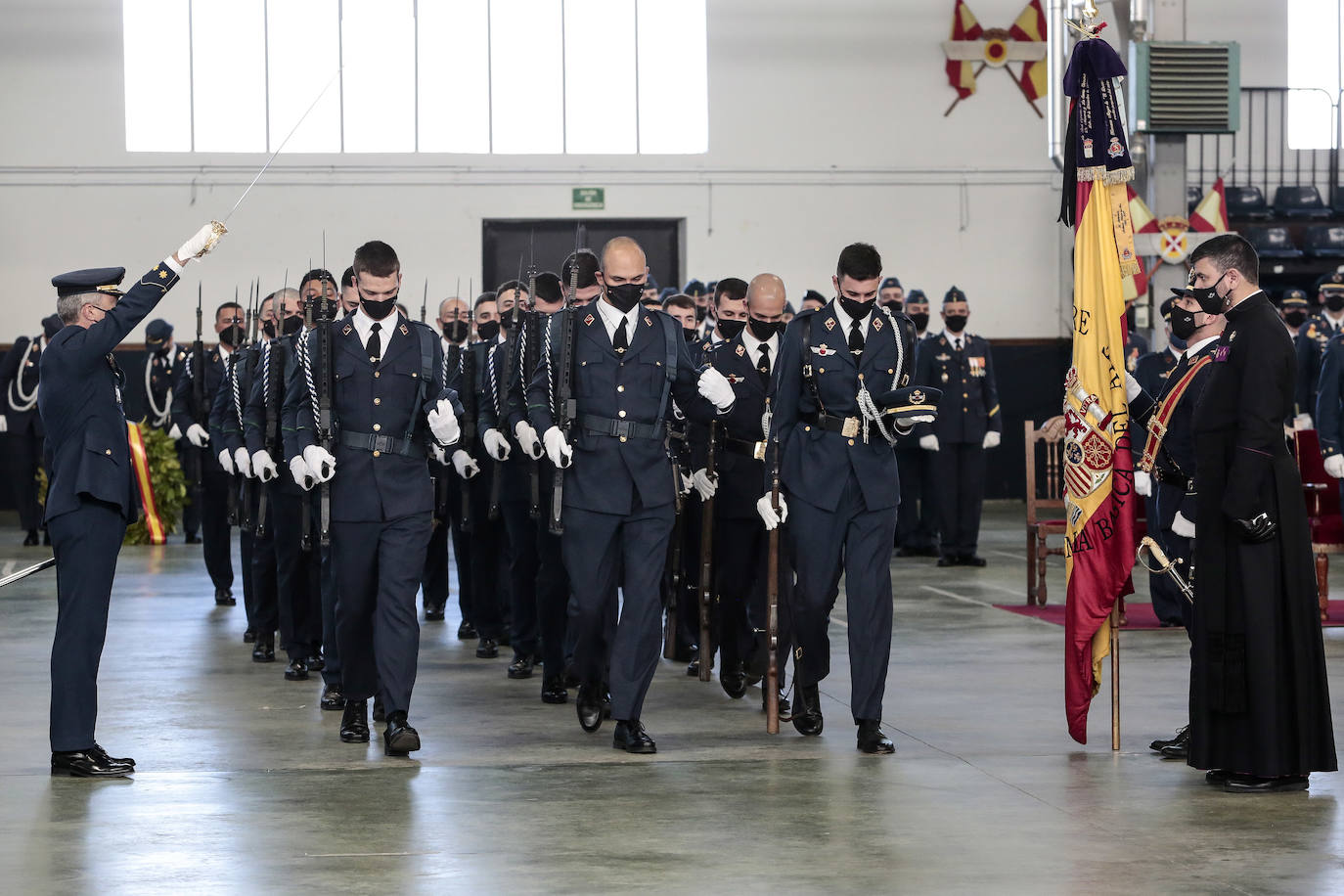 39 alumnos aspirantes a Militar de Tropa y Marinería juraron fidelidada la bandera. 