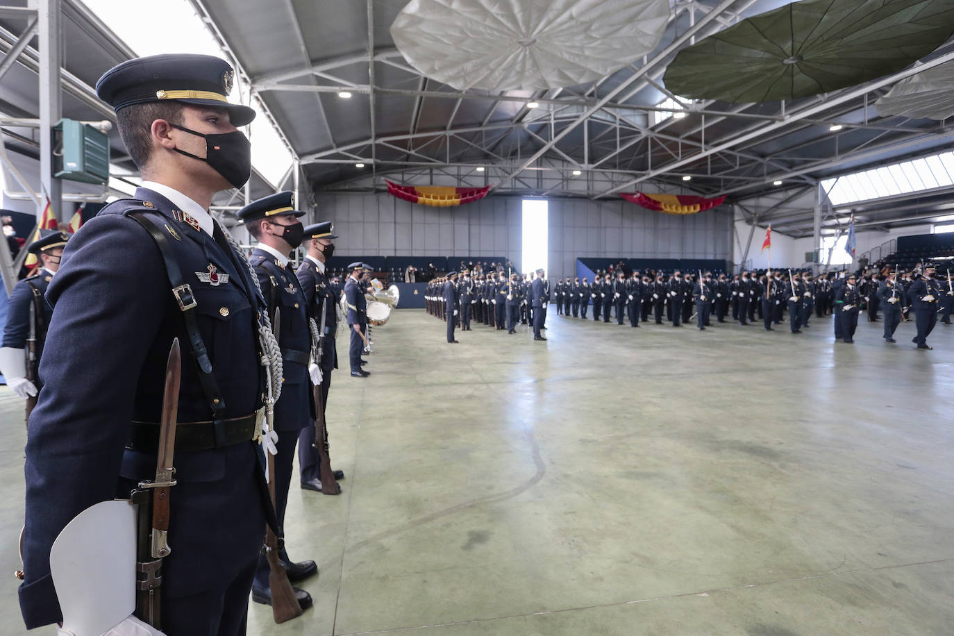 39 alumnos aspirantes a Militar de Tropa y Marinería juraron fidelidada la bandera. 