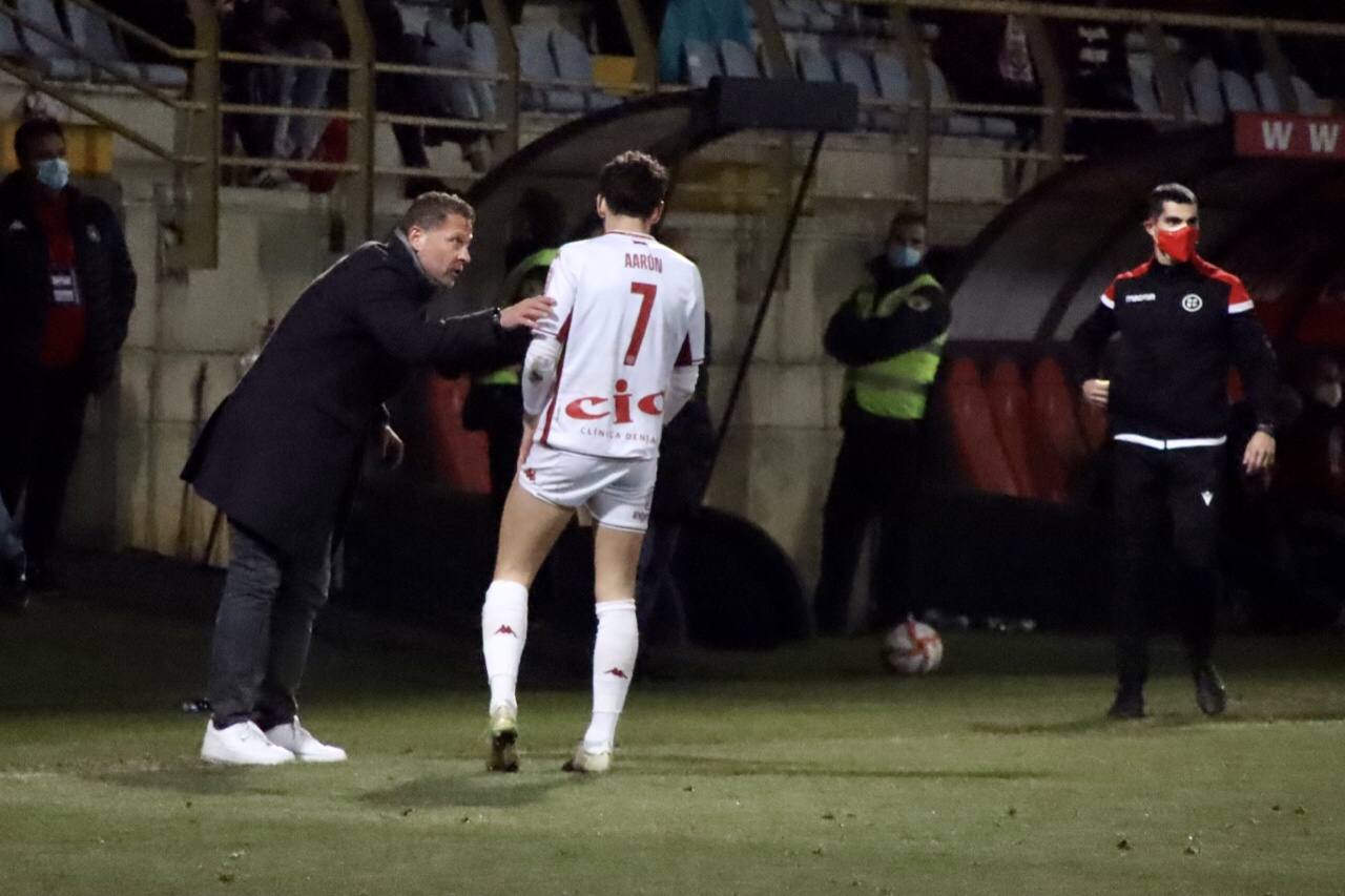 El conjunto leonés se ha enfrentado a los extremeños en el Reino de León y en una nueva jornada de la Primera División RFEF.