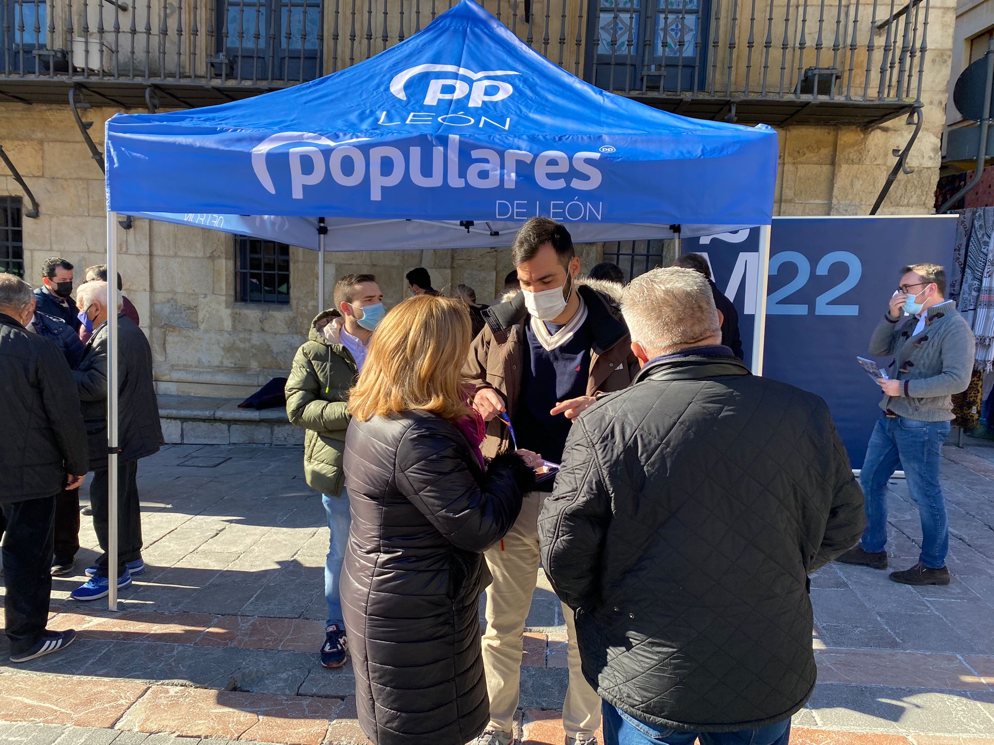 Fotos: Carpa informativa del PP en León