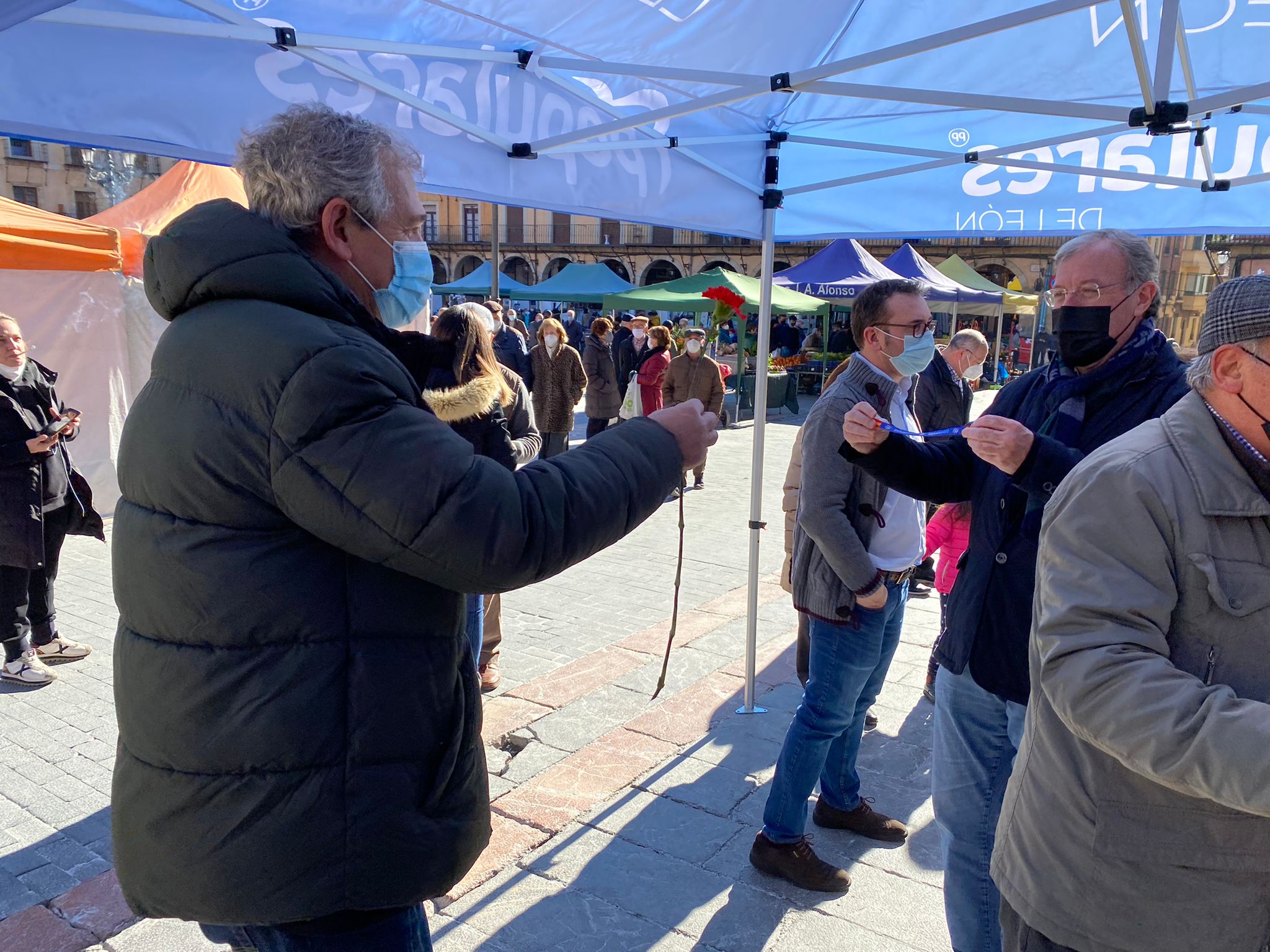 Fotos: Carpa informativa del PP en León