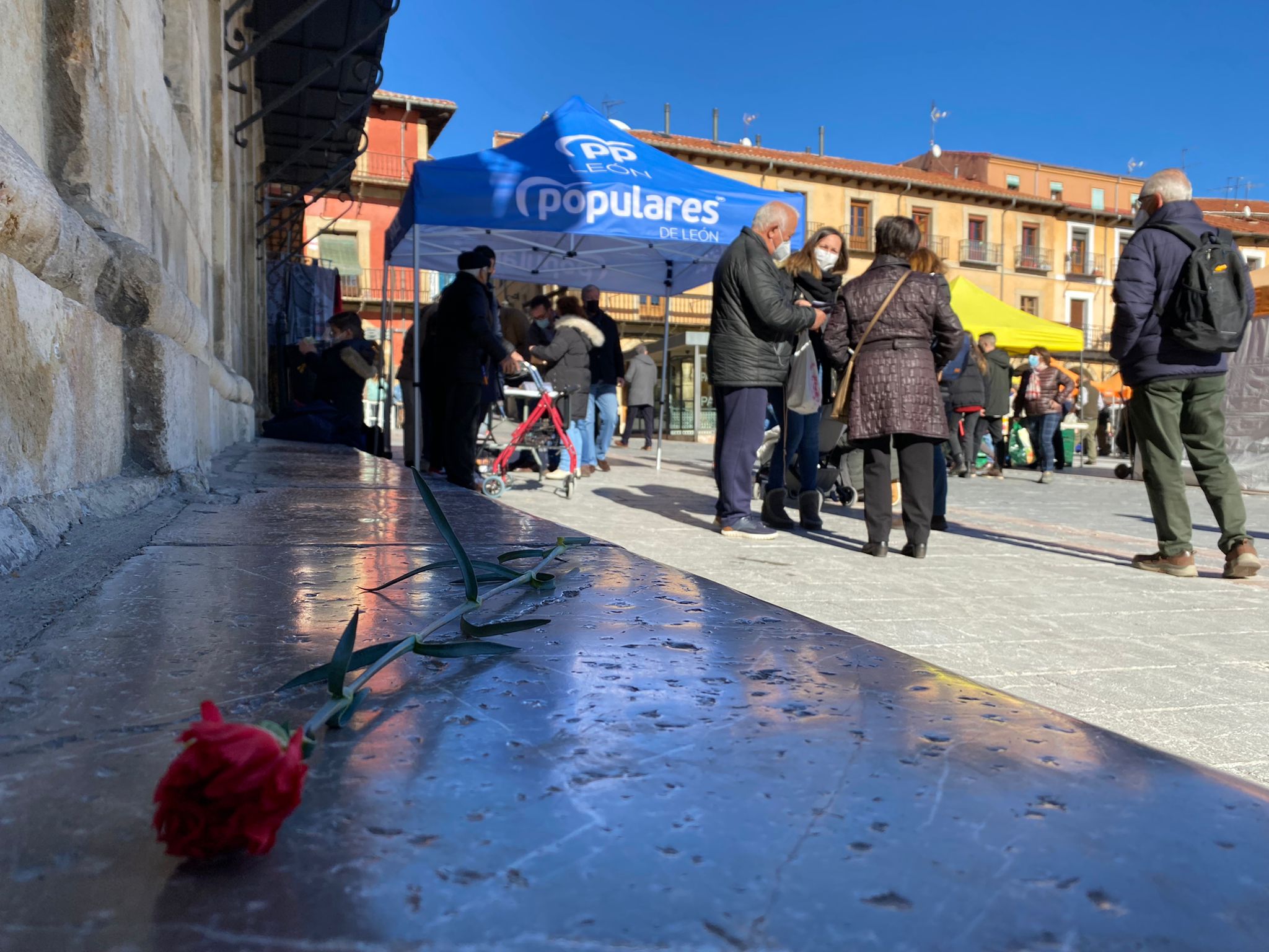 Fotos: Carpa informativa del PP en León