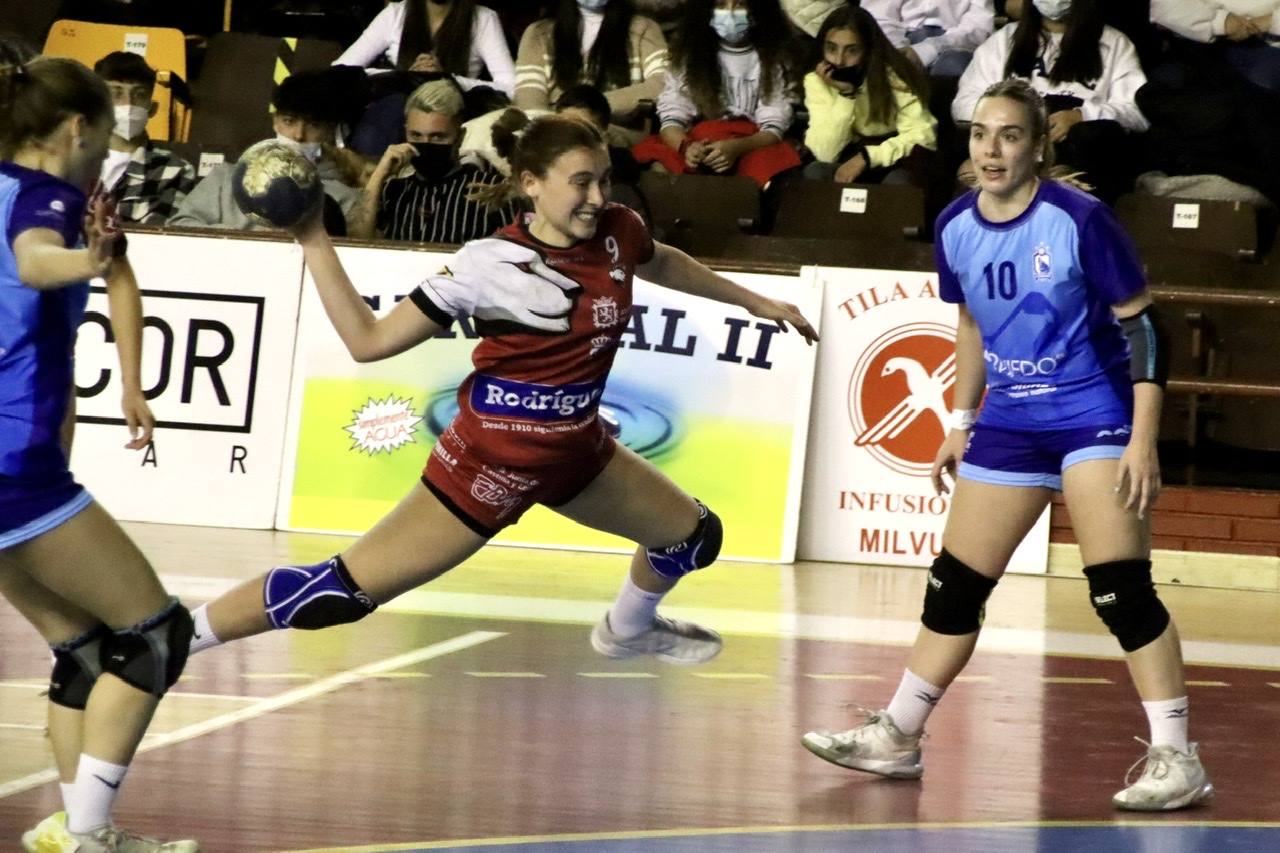 El partido se disputó en el Palacio de los Deportes de León y corresponde a la División de Honor Plata.