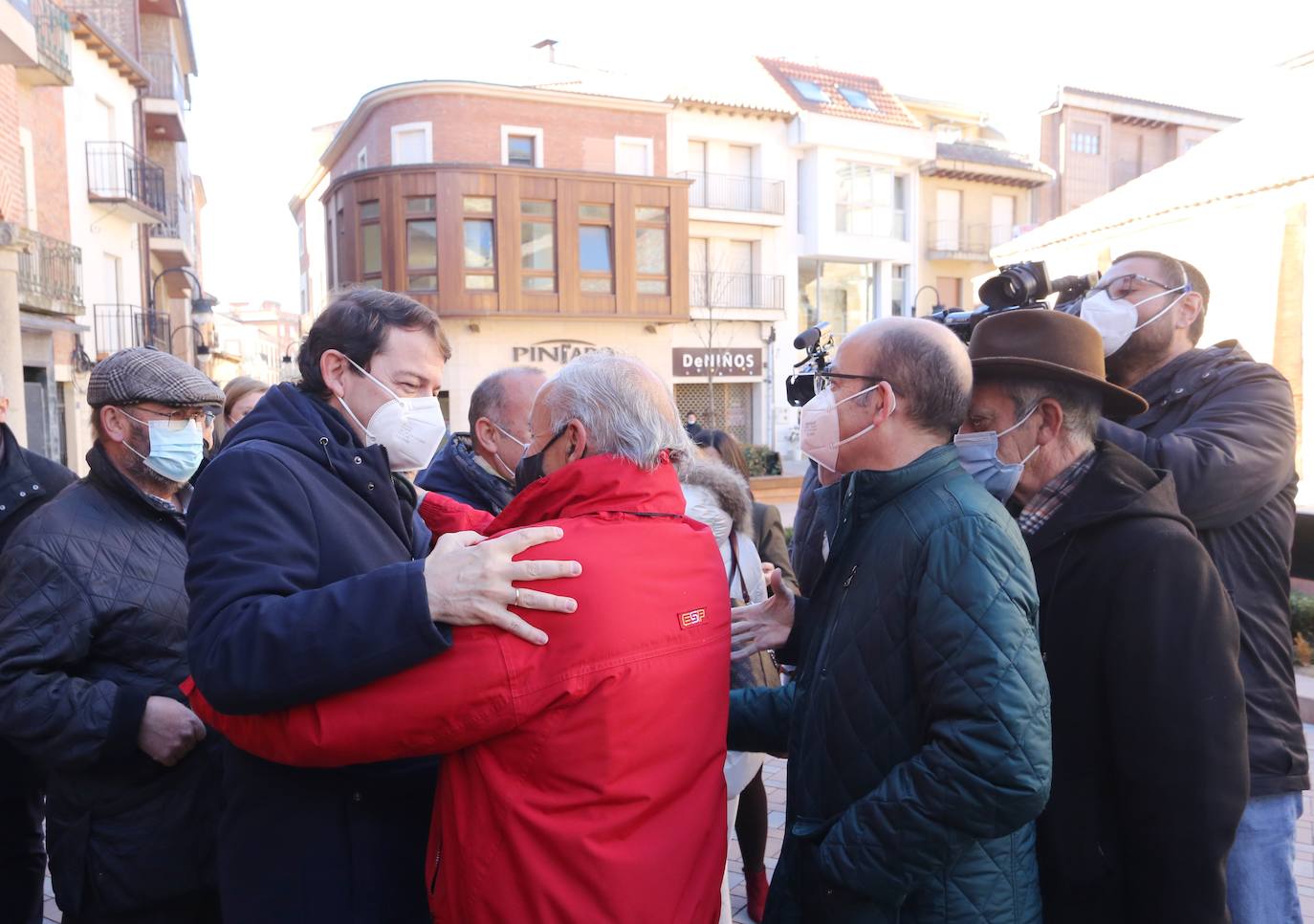 El candidato del PP a la Presidencia de la Junta, Alfonso Fernández Mañueco, visita la localidad zamorana de Benavente, donde visita el centro especial de empleo de Asprosub junto a la cabeza de lista por Zamora a las Cortes, Isabel Blanco