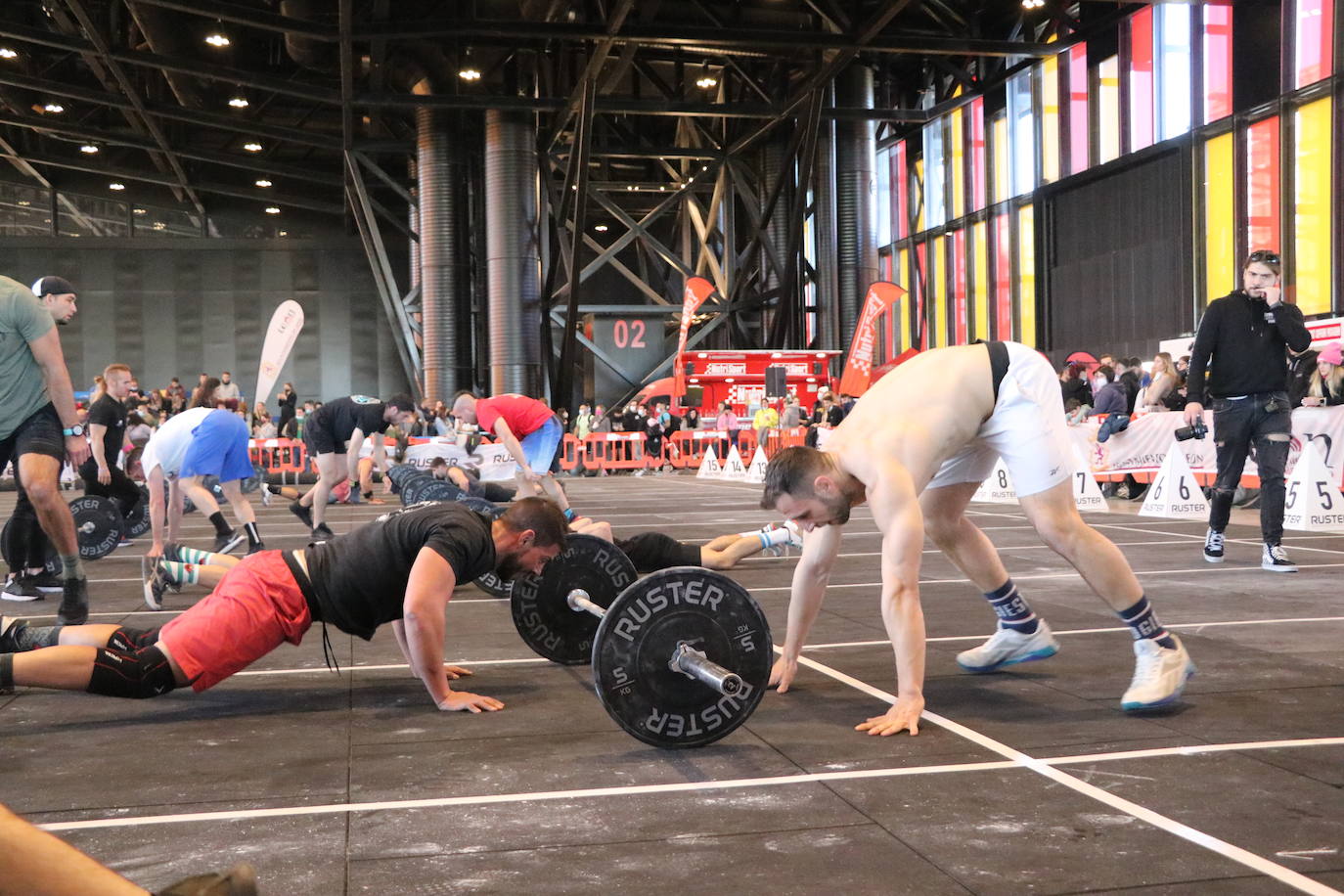 Competición de crossfit en el Palacio de Exposiciones de León.