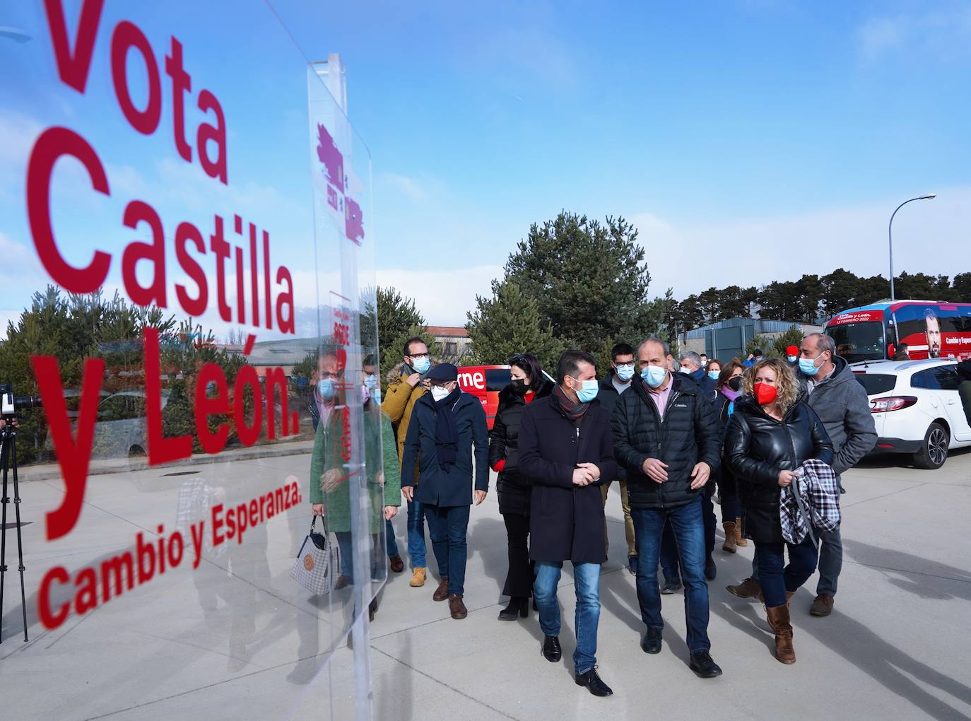 El candidato del PSOE a la Presidencia de la Junta, Luis Tudanca, visita Duruelo de la Sierra (Soria).