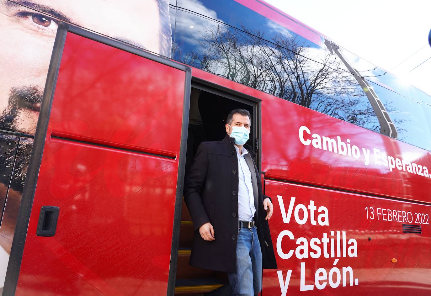 El candidato del PSOE a la Presidencia de la Junta, Luis Tudanca, visita Duruelo de la Sierra (Soria).