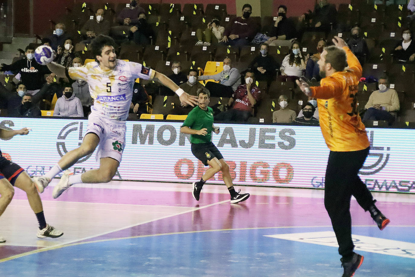 El conjunto leonés inicia el 2022 con el duelo de ida de la Copa del Rey ante Nava