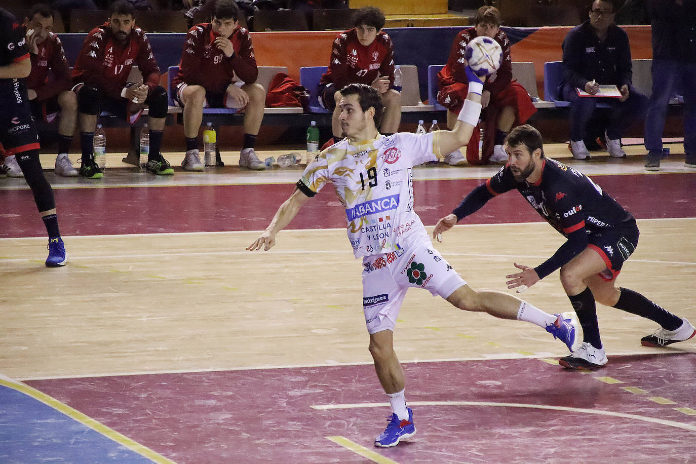 El conjunto leonés inicia el 2022 con el duelo de ida de la Copa del Rey ante Nava