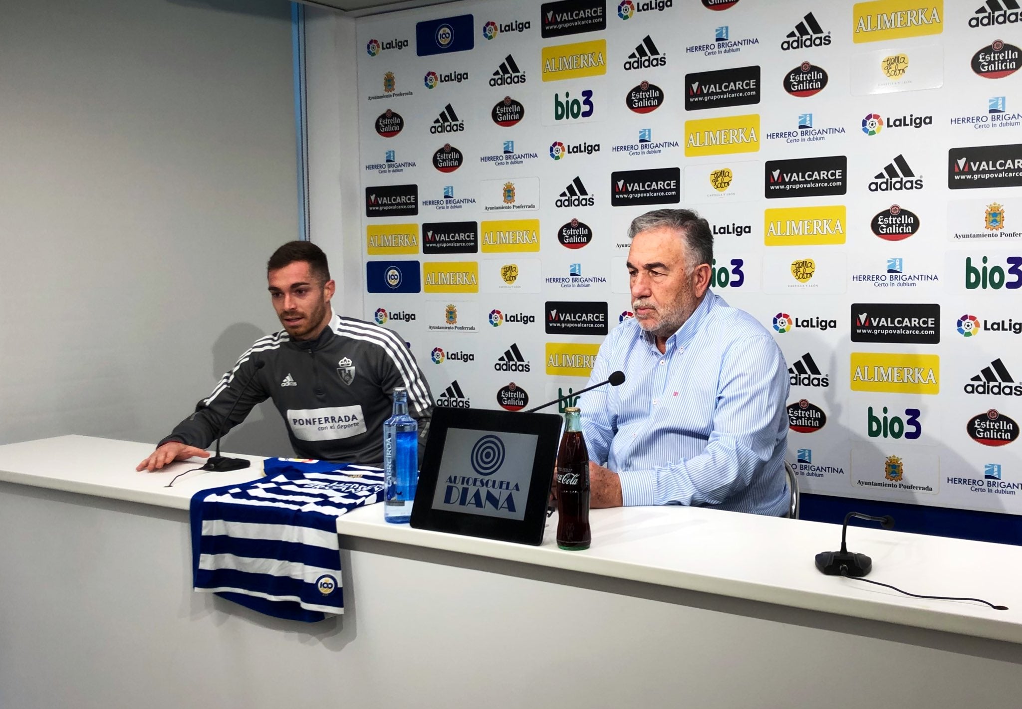 El futbolista lorquino llega a El Bierzo procedente del Alcorcón y espera poder devolver en el campo la confianza depositada en él.