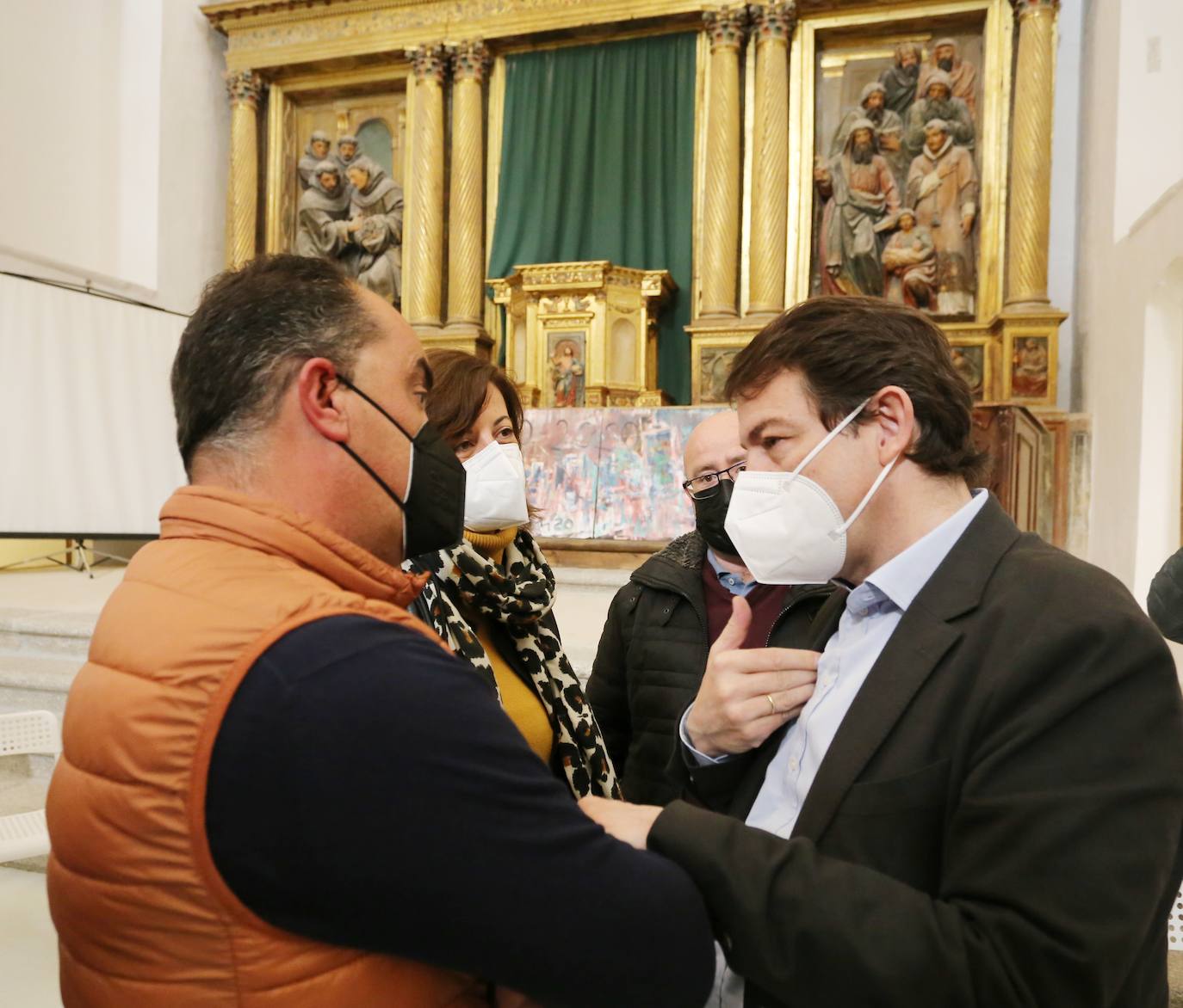 El candidato del Partido Popular a la Presidencia de la Junta, Alfonso Fernández Mañueco, visita la localidad vallisoletana de Medina del Campo, donde mantiene un encuentro con agricultores y organizaciones agrarias.