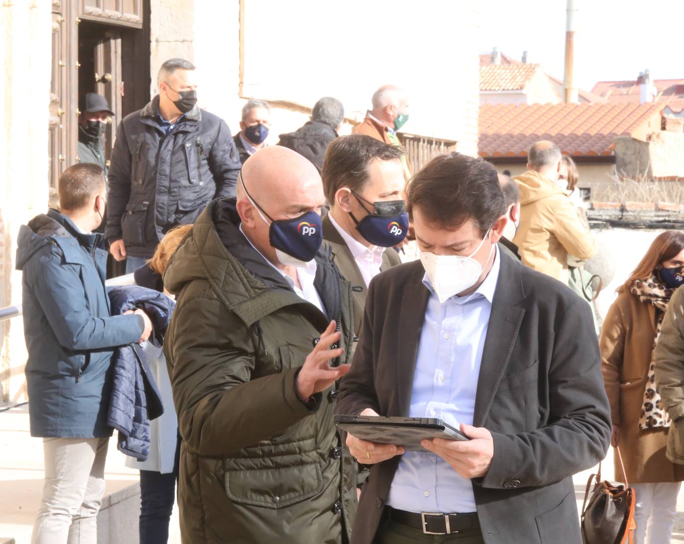 El candidato del Partido Popular a la Presidencia de la Junta, Alfonso Fernández Mañueco, visita la localidad vallisoletana de Medina del Campo, donde mantiene un encuentro con agricultores y organizaciones agrarias.