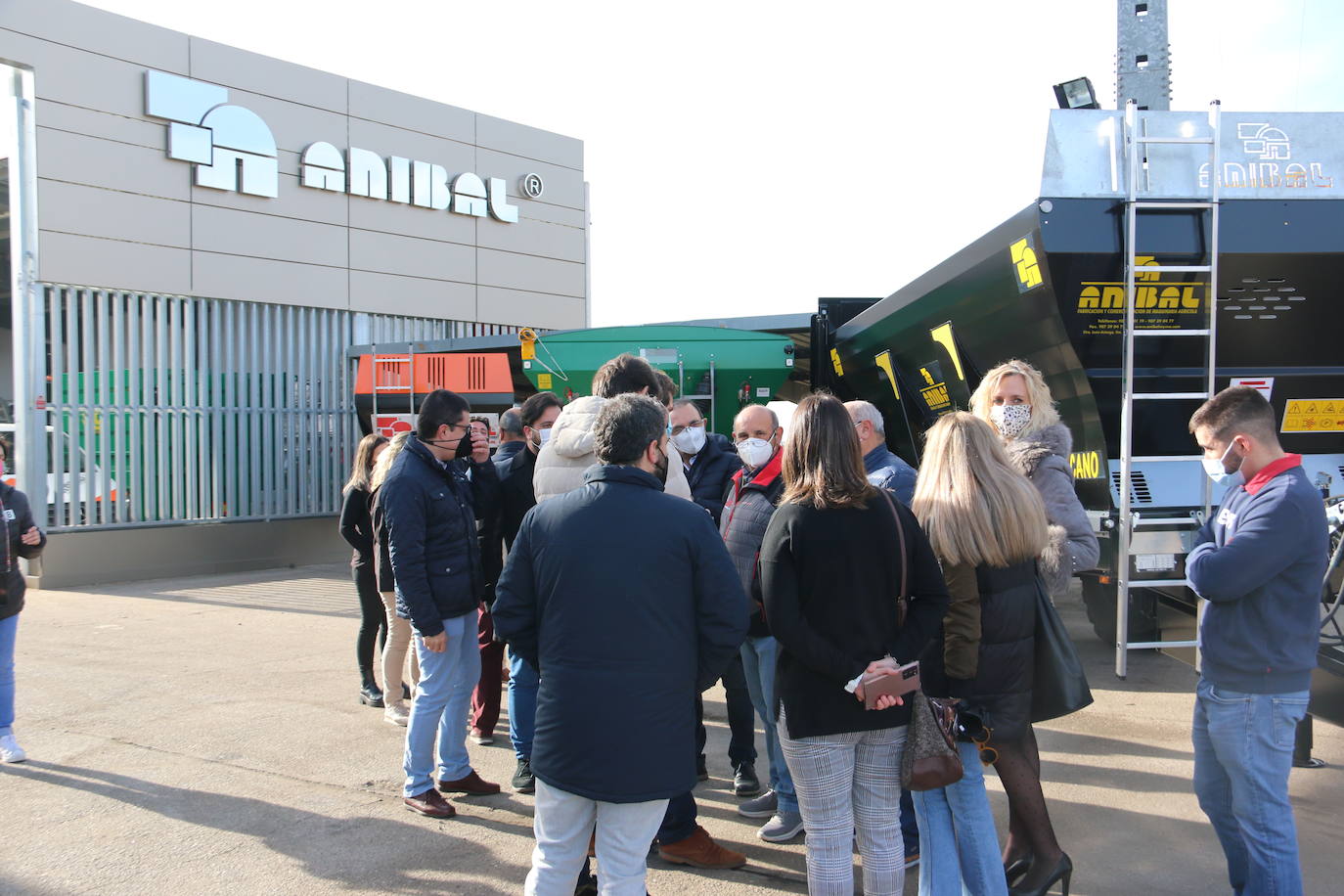 El cabeza de lista del PP por León visita las instalaciones de la factoría Aníbal Reyma