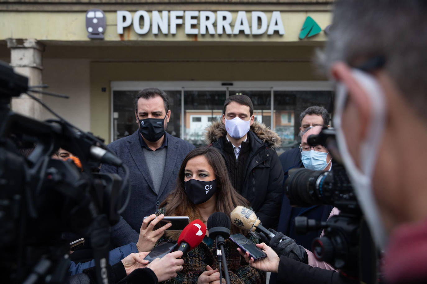 La coordinadora autonómica de Cs visita El Bierzo con el candidato Javier Panizo y otros cargos de la formación.