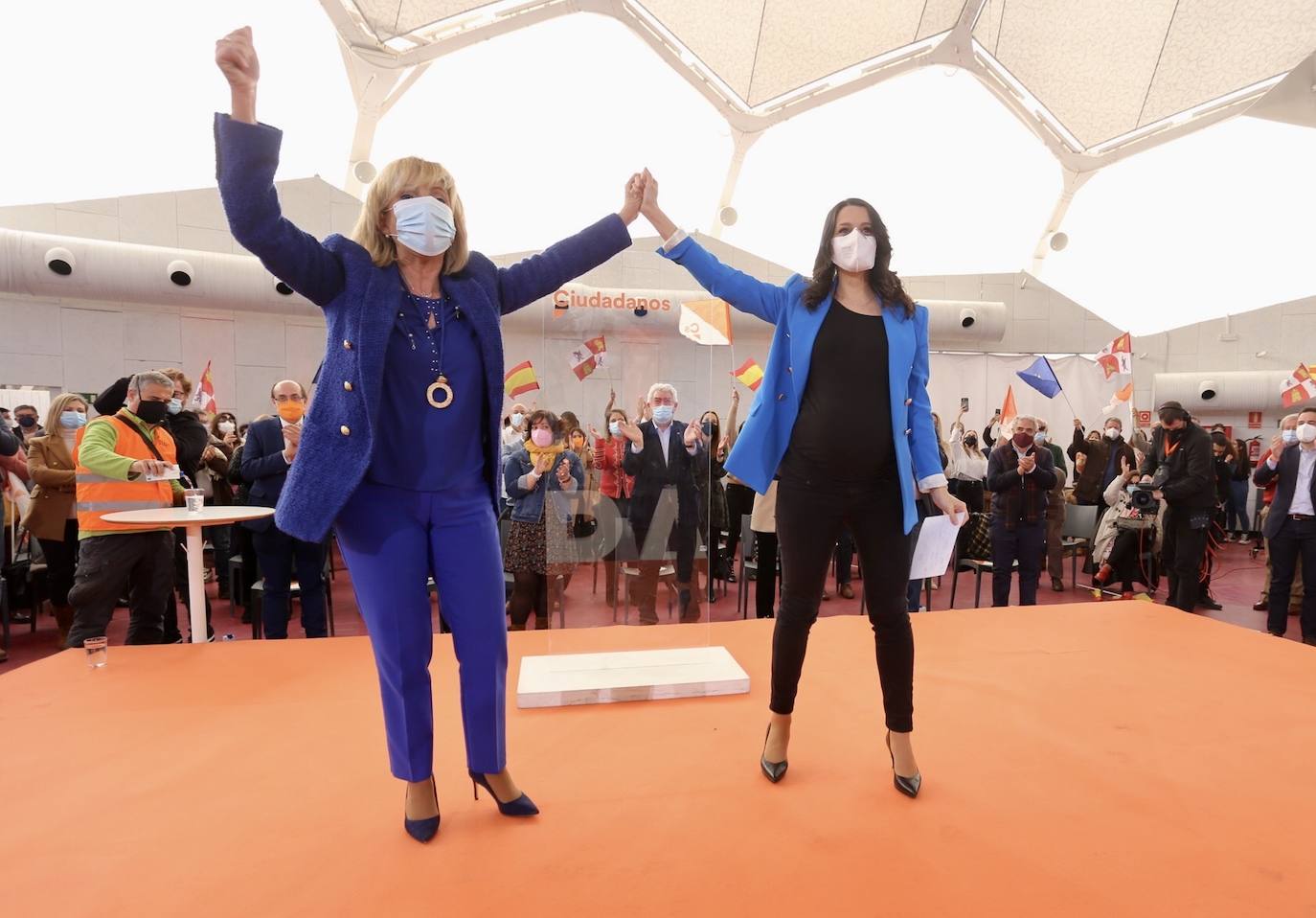 La presidenta de Ciudadanos, Inés Arrimadas, participa en el acto central de campaña de Ciudadanos Castilla y León junto al candidato a la Presidencia de la Junta de Castilla y León, Francisco Igea, y la candidata por Valladolid, Verónica Casado.