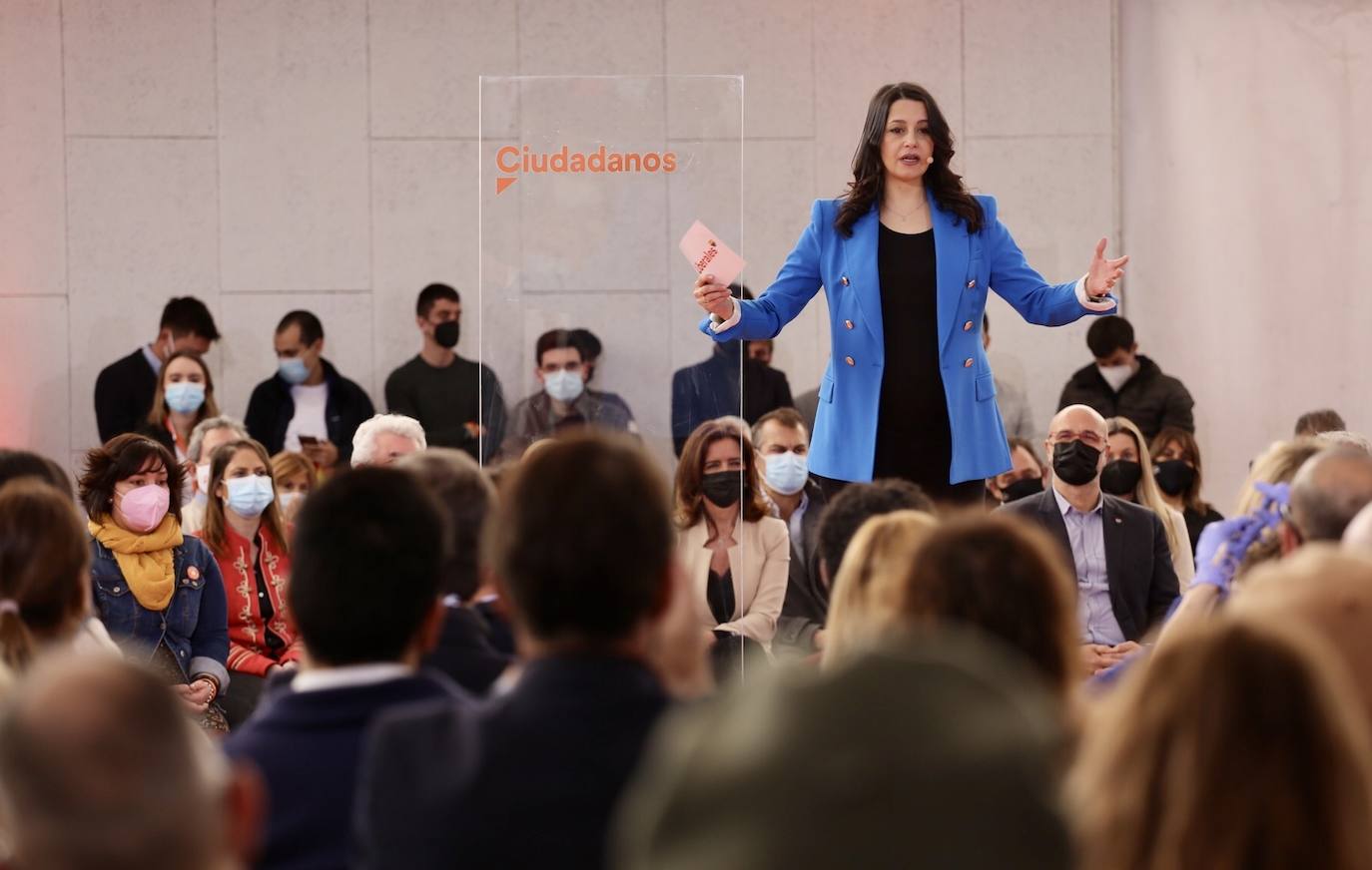 La presidenta de Ciudadanos, Inés Arrimadas, participa en el acto central de campaña de Ciudadanos Castilla y León junto al candidato a la Presidencia de la Junta de Castilla y León, Francisco Igea, y la candidata por Valladolid, Verónica Casado.