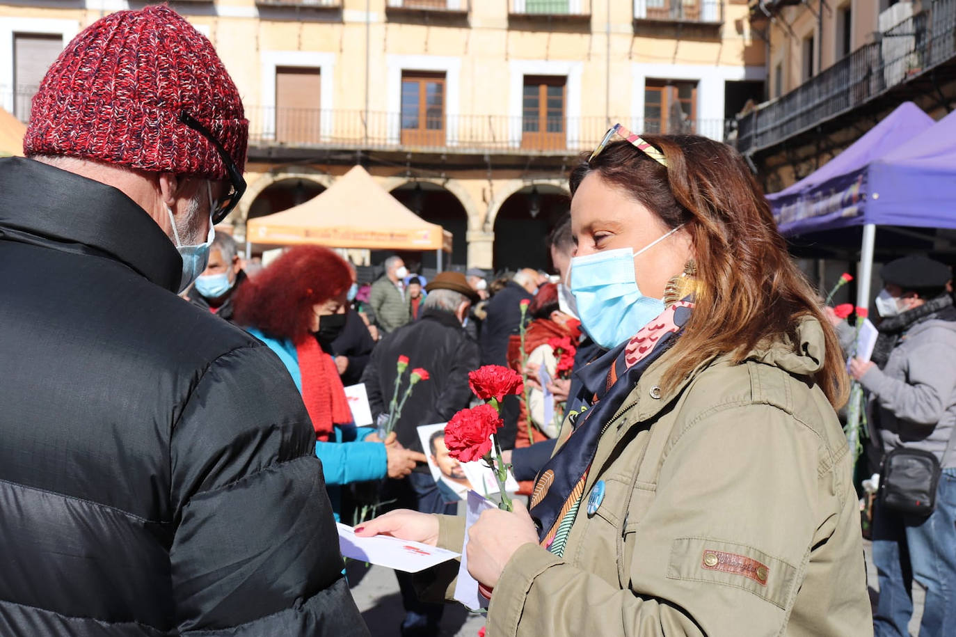 Fotos: El PSOE hace campaña en la Plaza Mayor de León