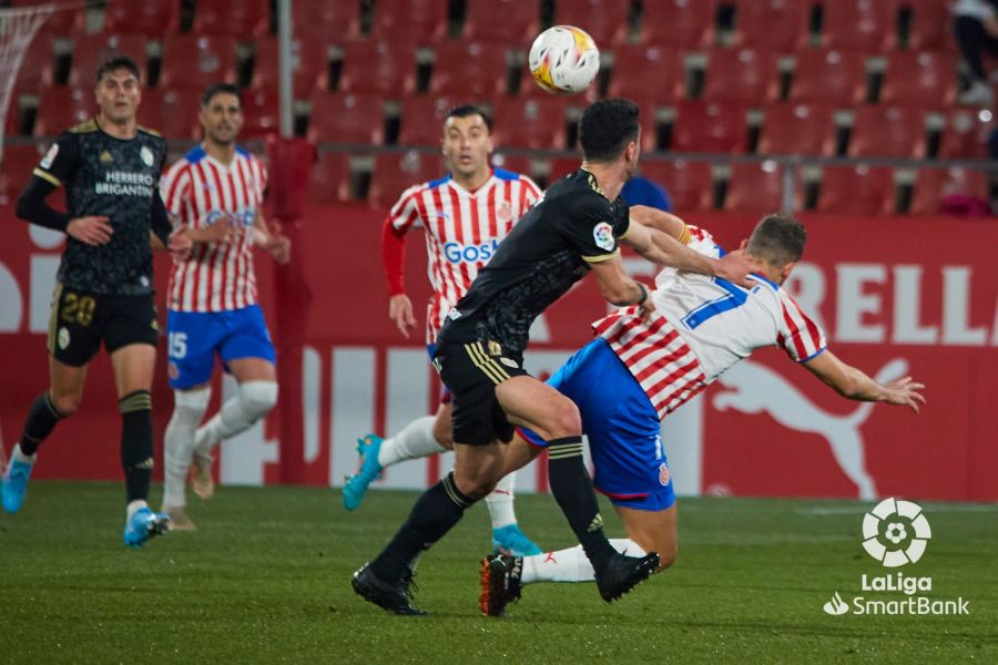 Los bercianos se enfrentan al Girona en un duelo directo por el playoff