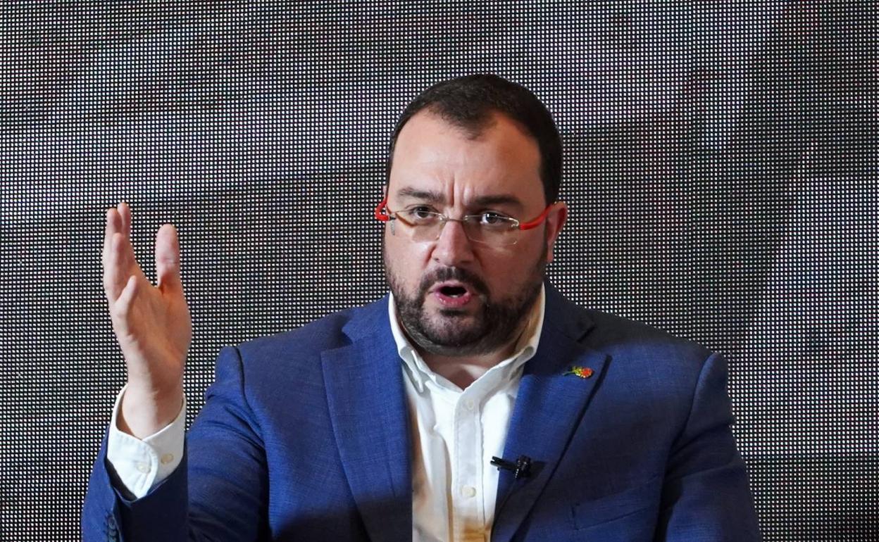 Adrián Barbón, presidente de Asturias, en la convención de presidentes autónomicos del PSOE en Segovia.