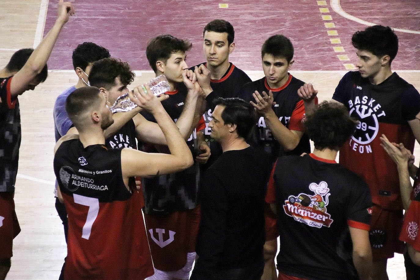 El conjunto leonés supera a Corinto Gijón Basket tras el varapalo del derbi local