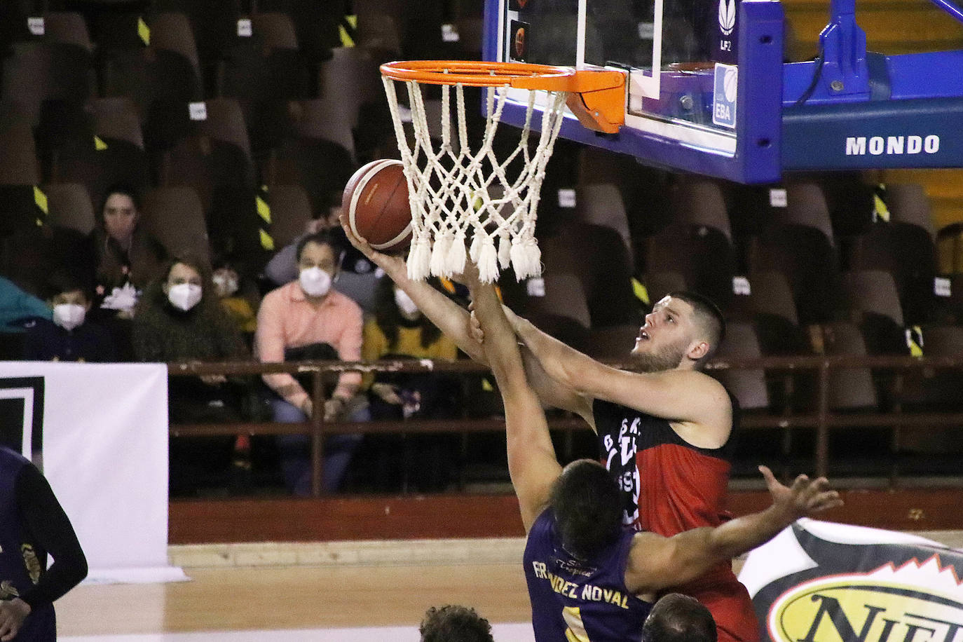 El conjunto leonés supera a Corinto Gijón Basket tras el varapalo del derbi local