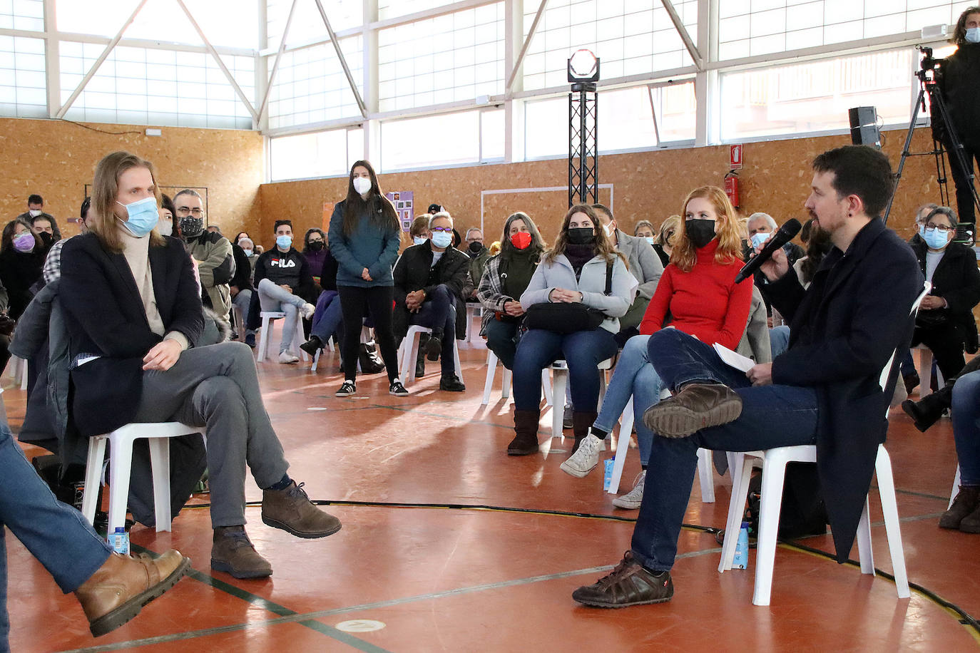 Pablo Iglesias y Pablo Fernández participan en el acto 'Corrupción política y propaganda institucional' en León