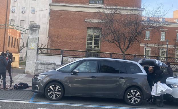 Policía Judicial abandona el Instituto de Patología Forense de Valladolid con bolsas de pruebas. 