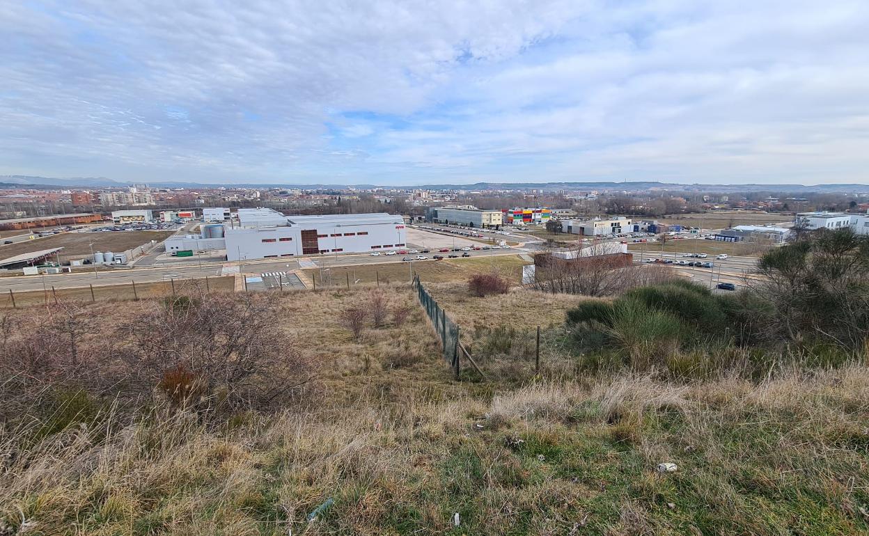 Vistas del actual parque tecnológico desde las inmediaciones de El Jano, en Oteruelo de la Valdoncina. 