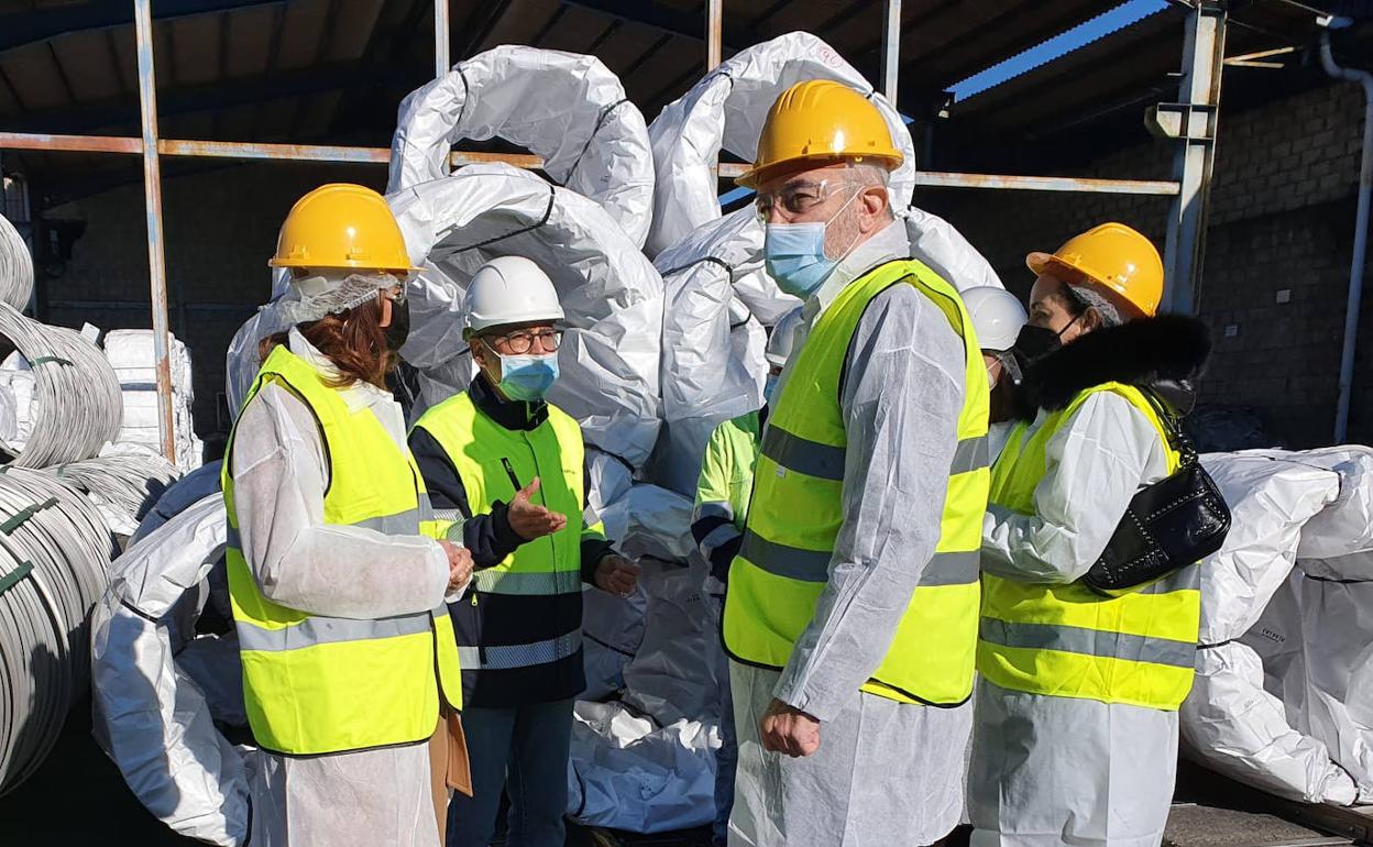 Visita de Amigo y Garicano a las instalaciones de Aceros Roldan. 