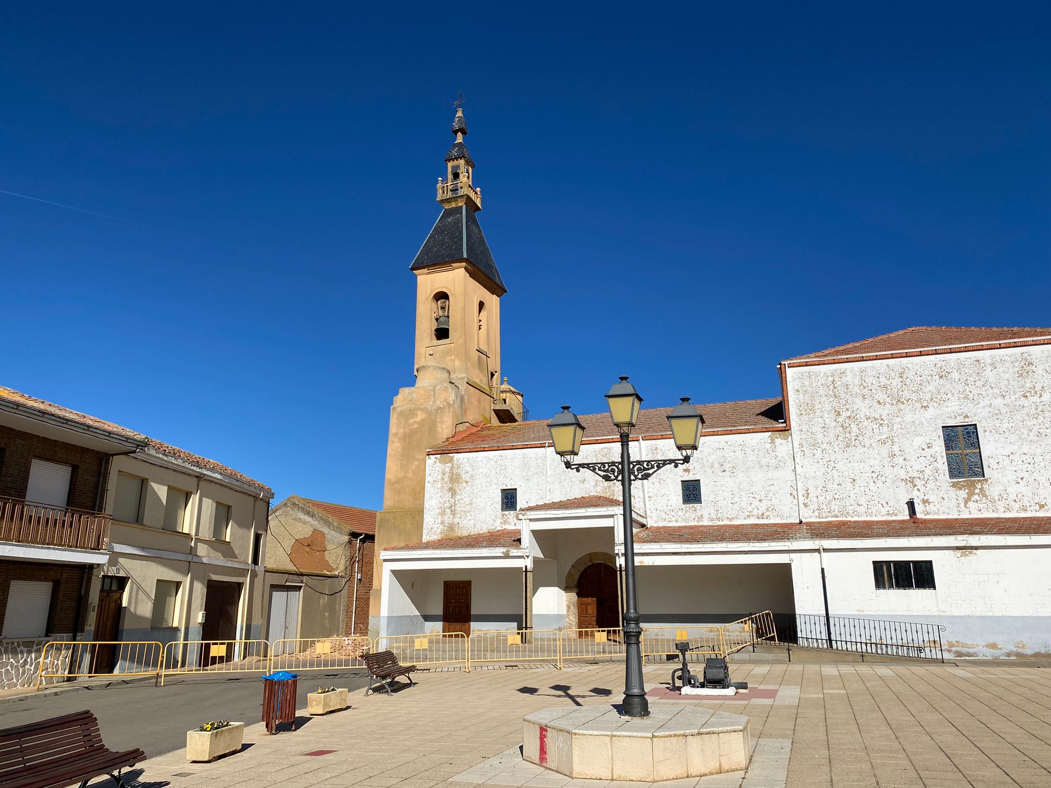 Estado actual de la torre de la Iglesia de Úrdiales de Páramo.