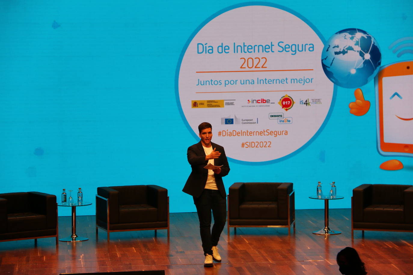 El Auditorio Ciudad de León acoge las jornadas 'Por una Internet Segura' con motivo del Día Internacional de Internet Seguro que se celebra este 8 de febrero.