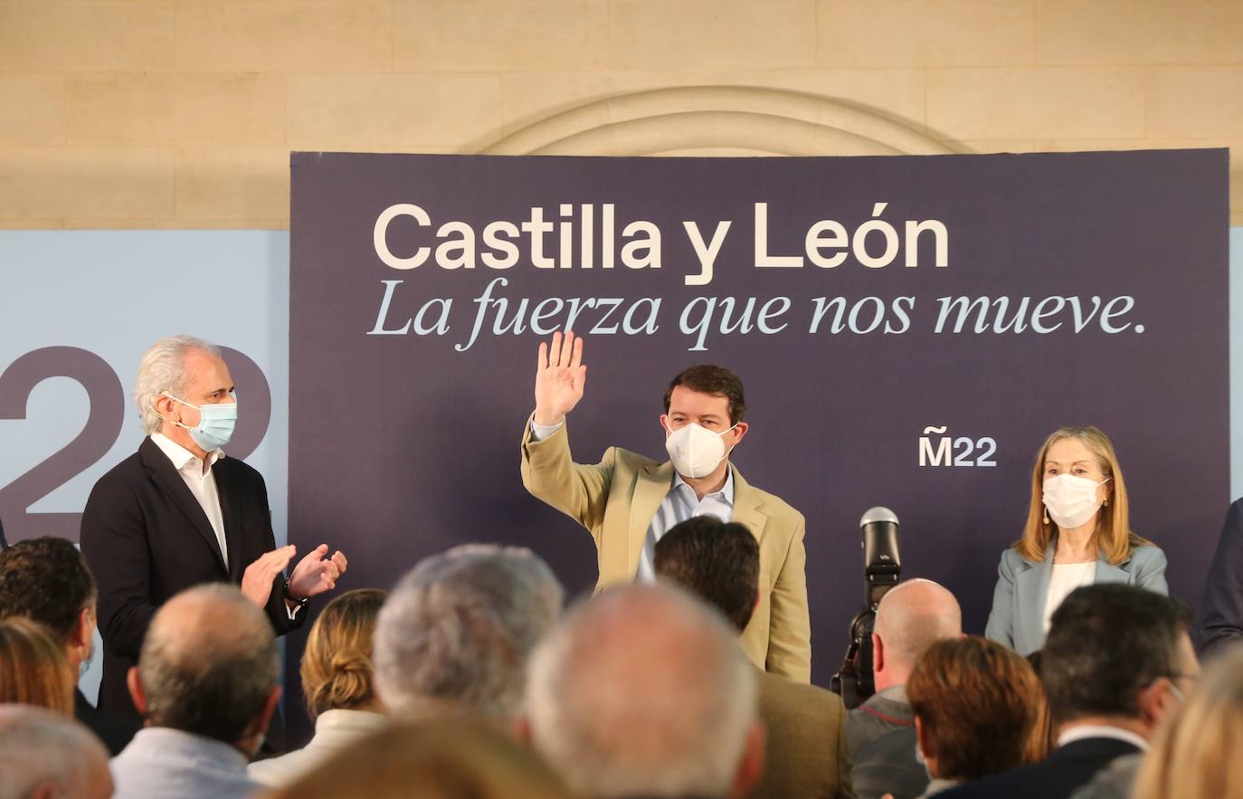 El candidato del PP de Castilla y León a las elecciones autonómicas, Alfonso Fernández Mañueco, participa junto a Ana Pastor en una mesa sobre modelo sanitario en Aranda de Duero