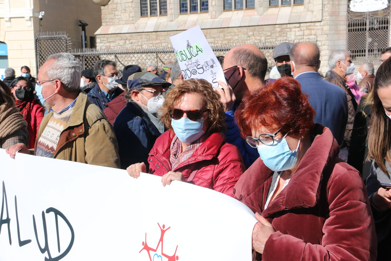La Plataforma en Defensa de la Sanidad Pública de León realiza una concentración en Botines.