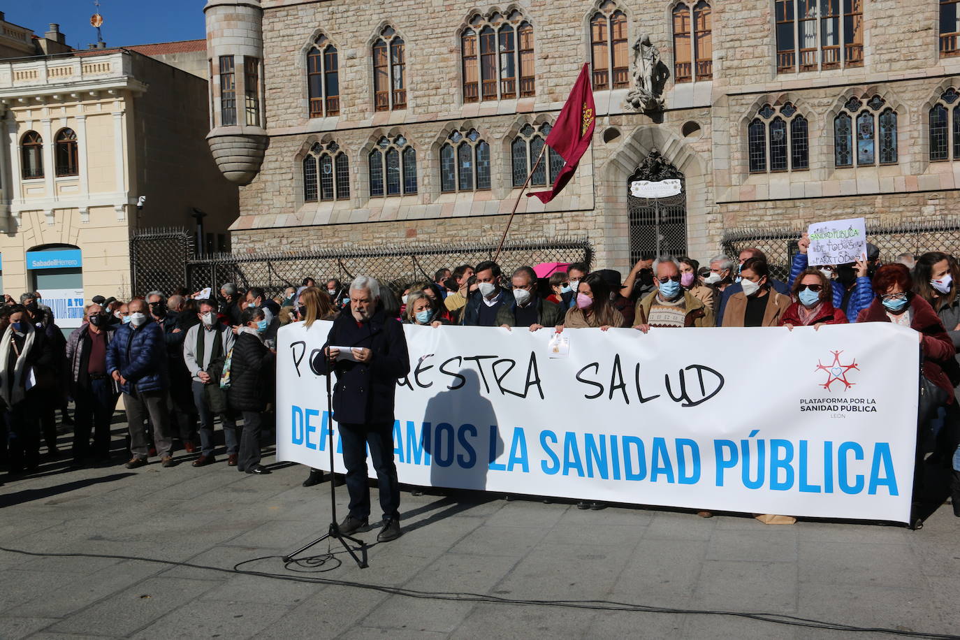 La Plataforma en Defensa de la Sanidad Pública de León realiza una concentración en Botines.