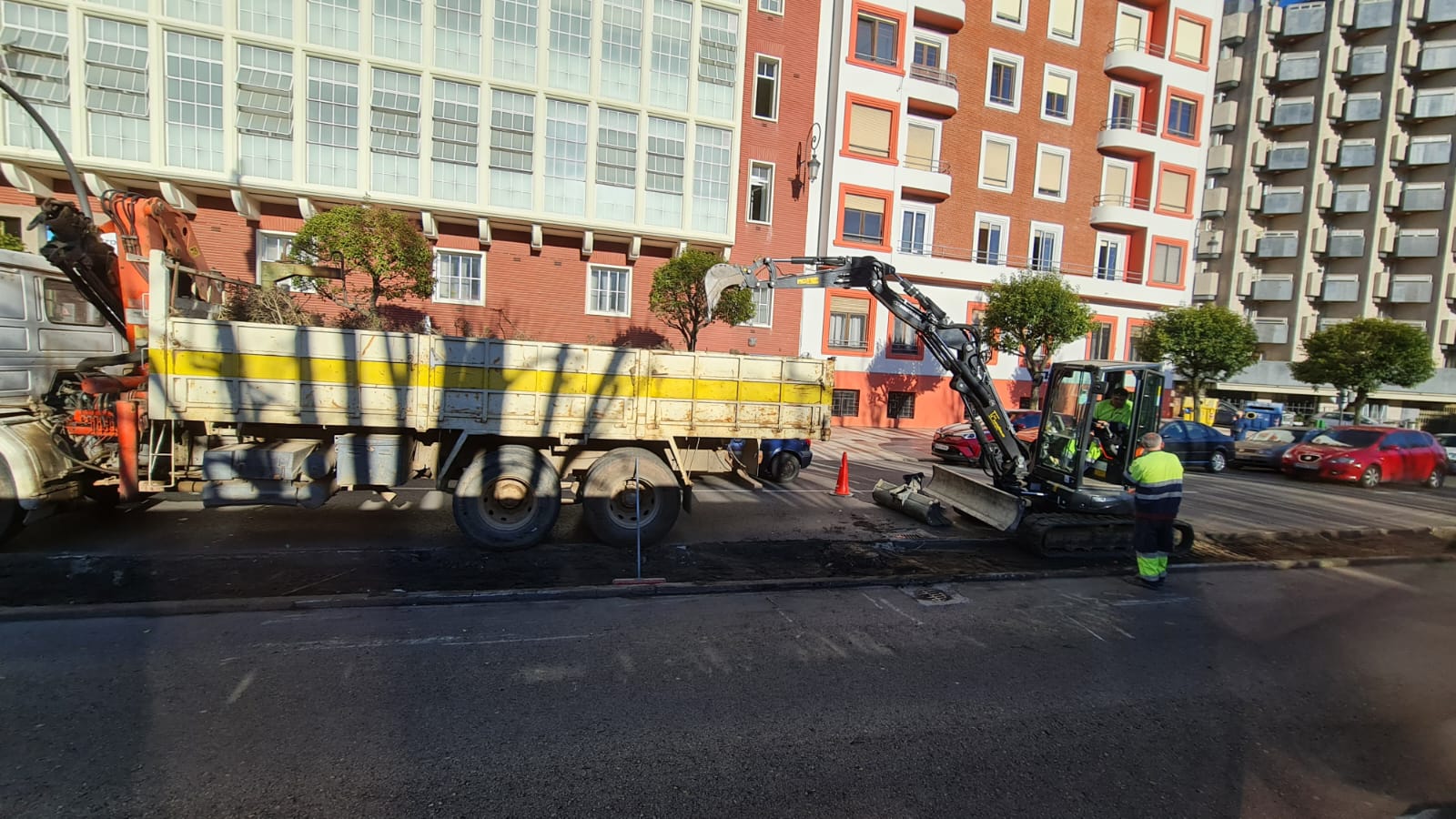 Las obras para retirar los setos de la avenida Conde Sagasta avanzan con rapidez y estarán terminadas en los próximos días.