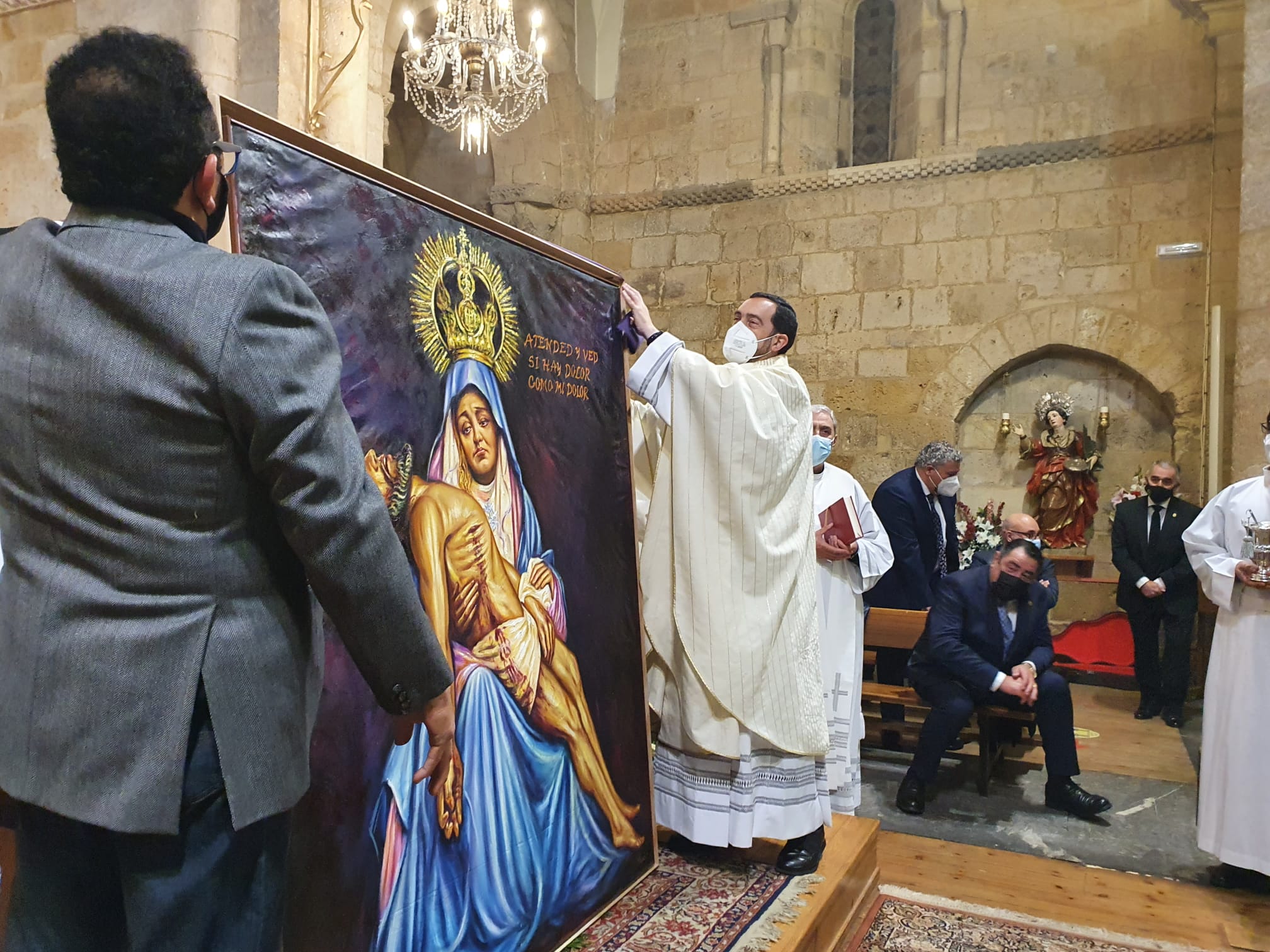 Fiel a la tradición la Parroquia de Nuestra Señora del Mercado, antigua del Camino, ha celebrado este miércoles la fiesta anual de 'La Aparición'
