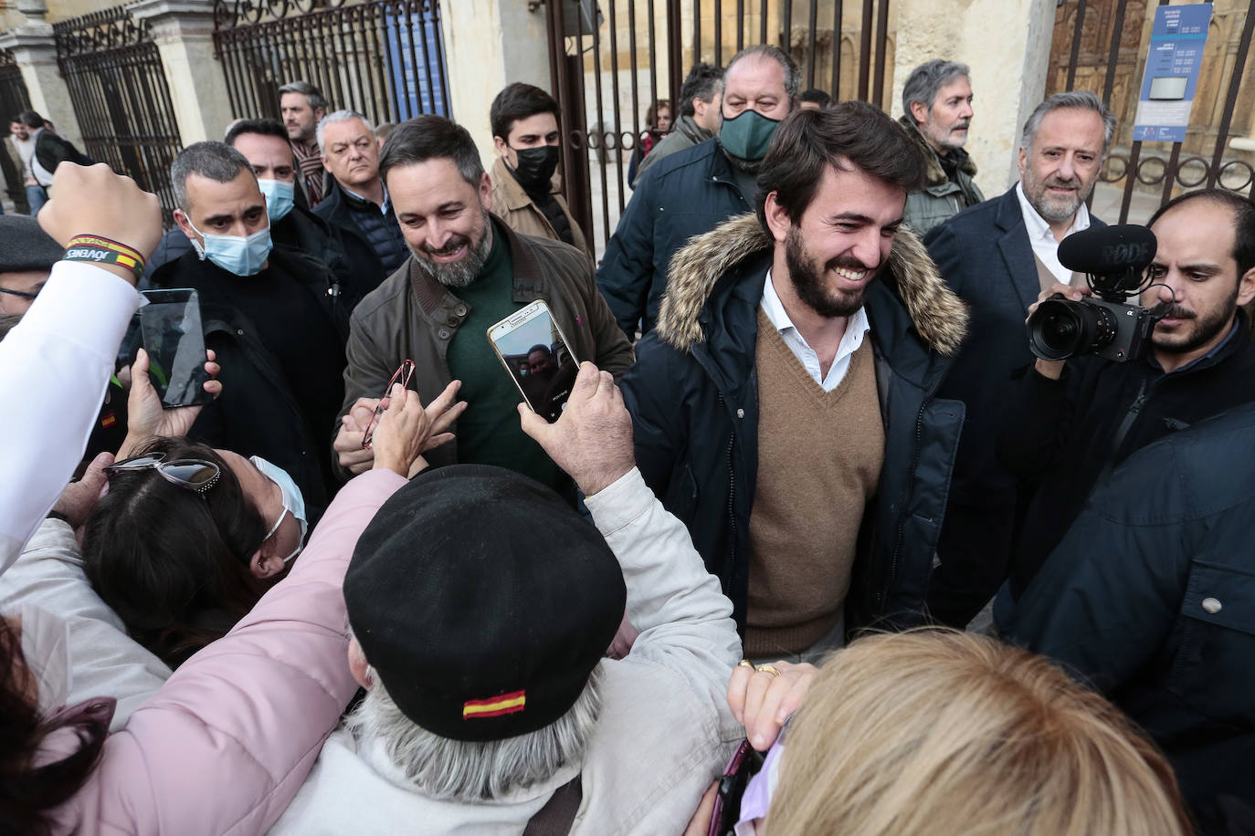 El candidato de Vox a las elecciones autonómicas ha realizado un mitín en la Plaza de Regla.