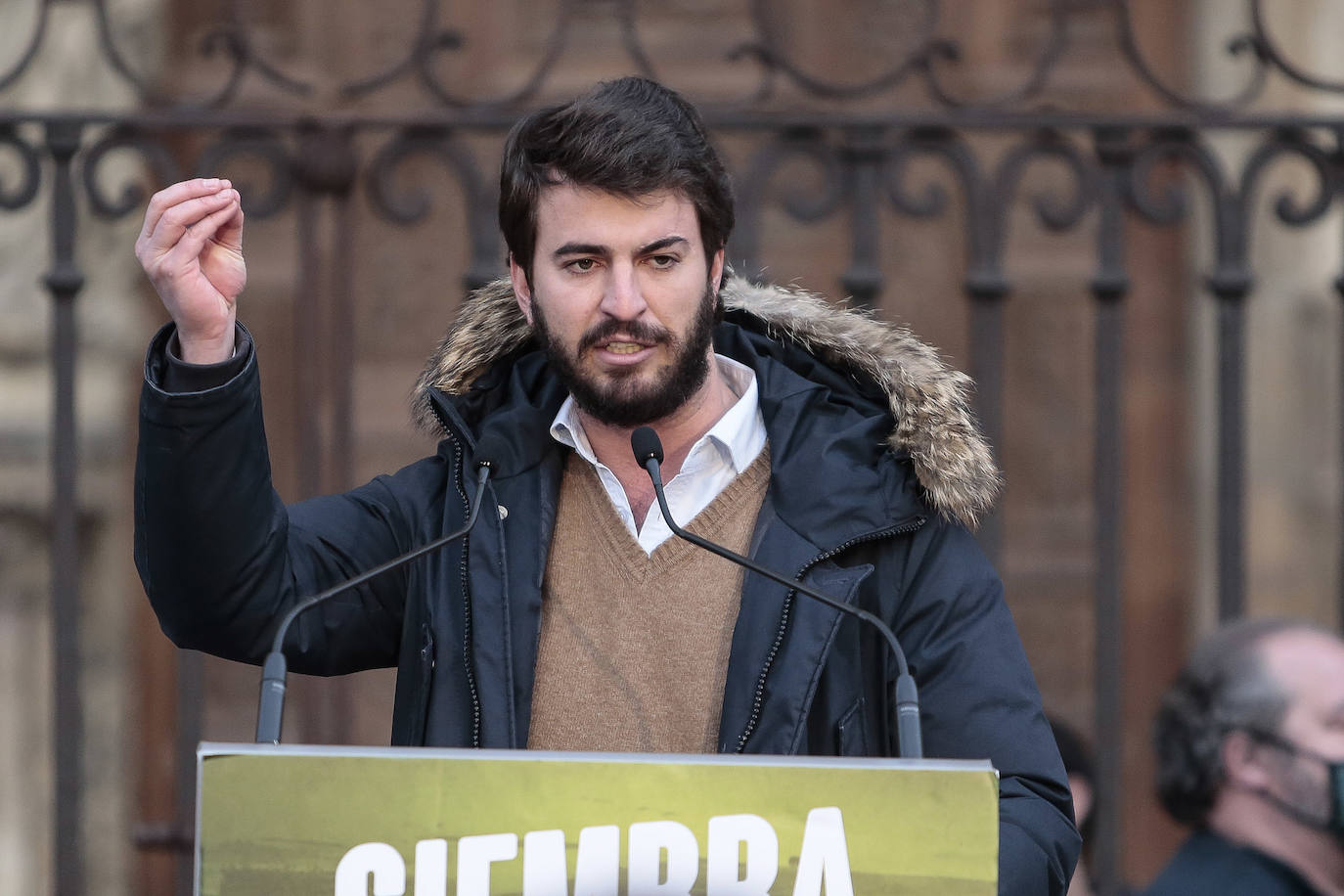 El candidato de Vox a las elecciones autonómicas ha realizado un mitín en la Plaza de Regla.