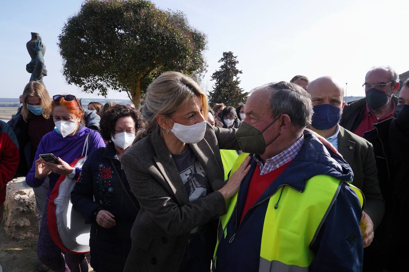 La vicepresidenta segunda del Gobierno y ministra de Trabajo, Yolanda Díaz, visita Castronuño (Valladolid) para participar en la campaña para las elecciones autonómicas junto al candidato a la Presidencia de la Junta por Unidas Podemos, Pablo Fernández..