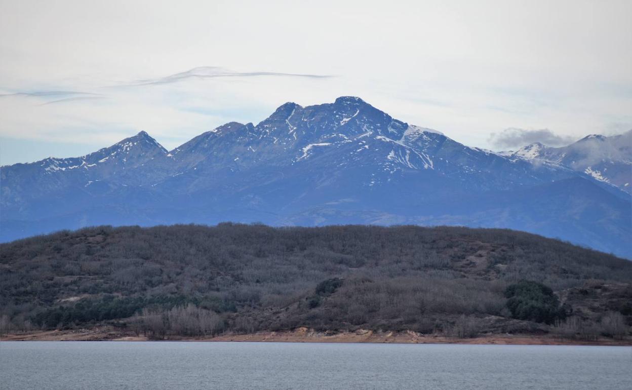 Panorámica del embalse de Aguilar de Campoo. 